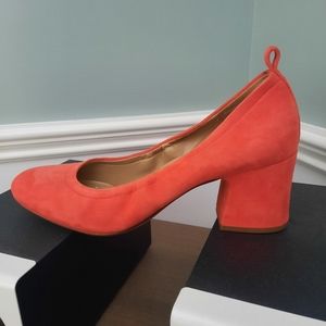Naturaluzer Dalee Orange/coral suede pumps.